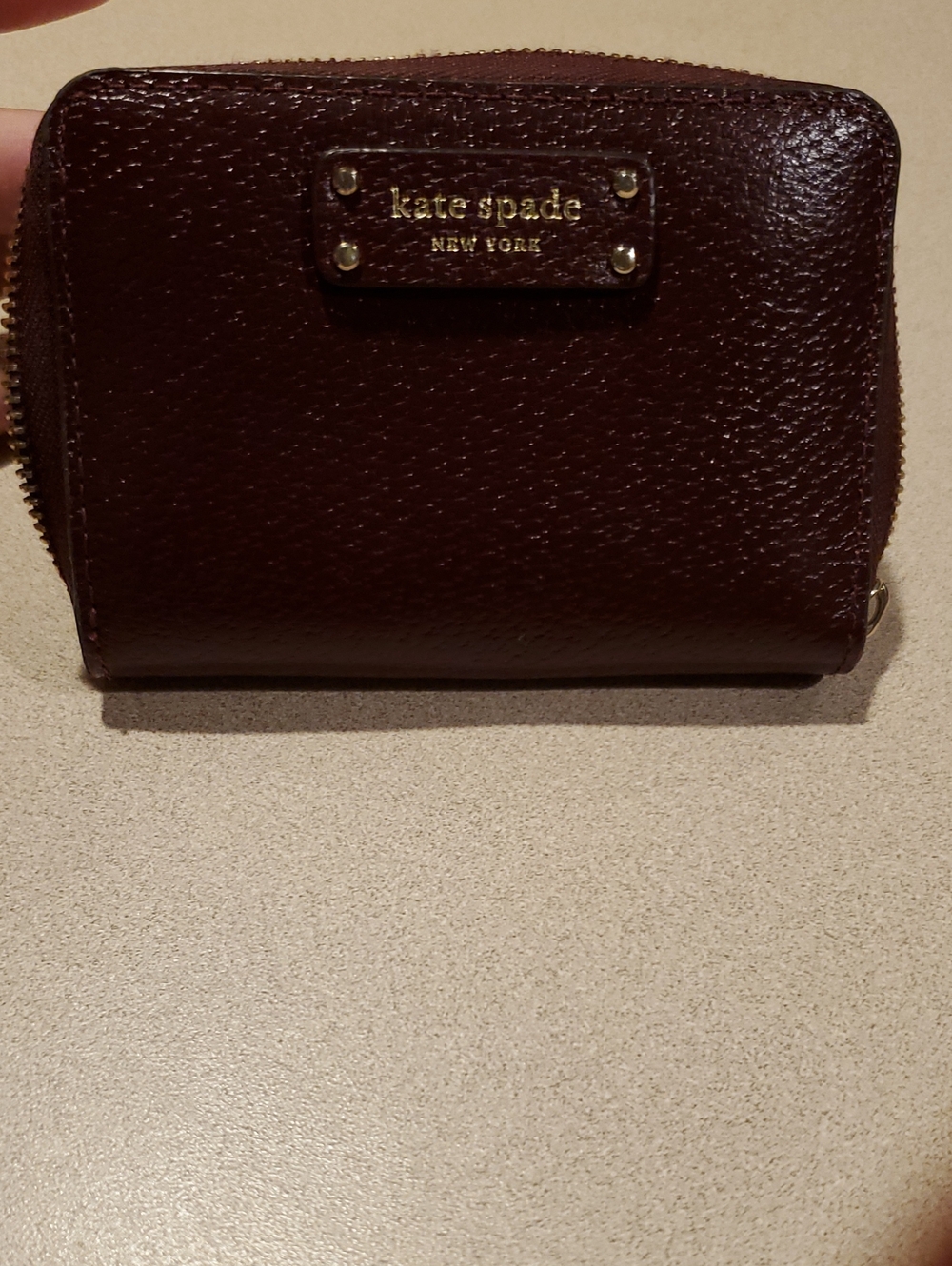 kate spade pebbled leather zip coin wallet - deep burgundy